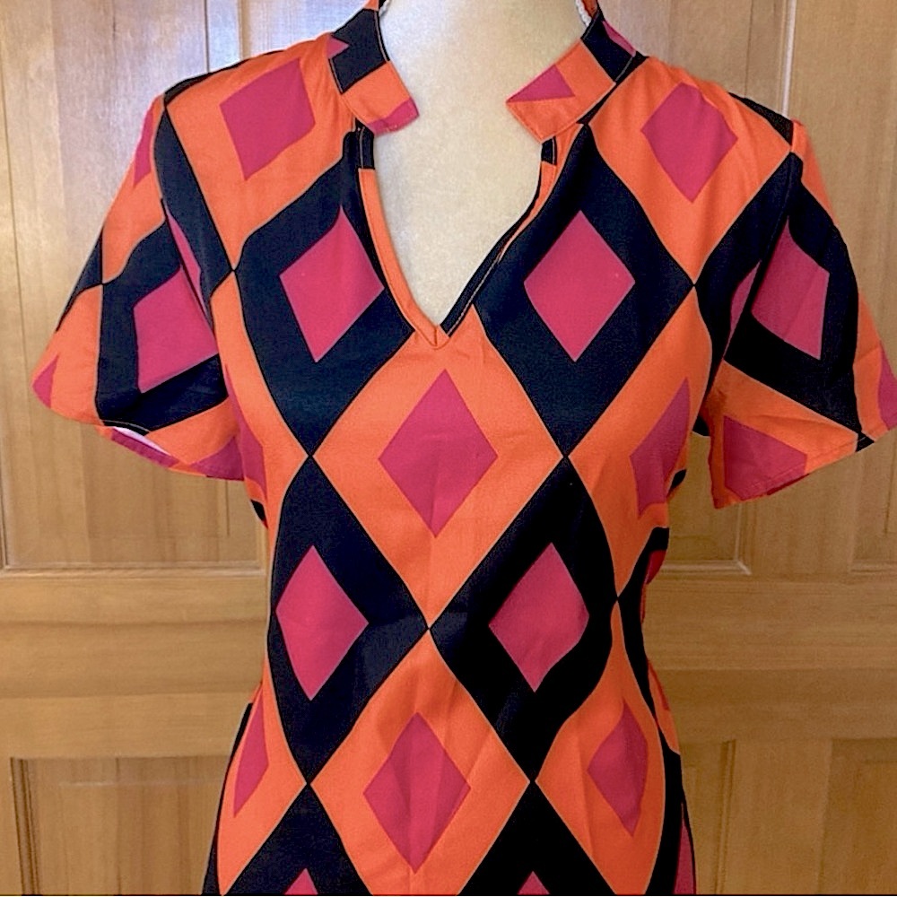 NWT, Lavishly Paris Women’s Geo Print Notched Neck  Blouse
